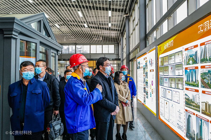 施波：貴州省工商聯副主席   徐紅：貴陽市委常委、市委統戰部部長